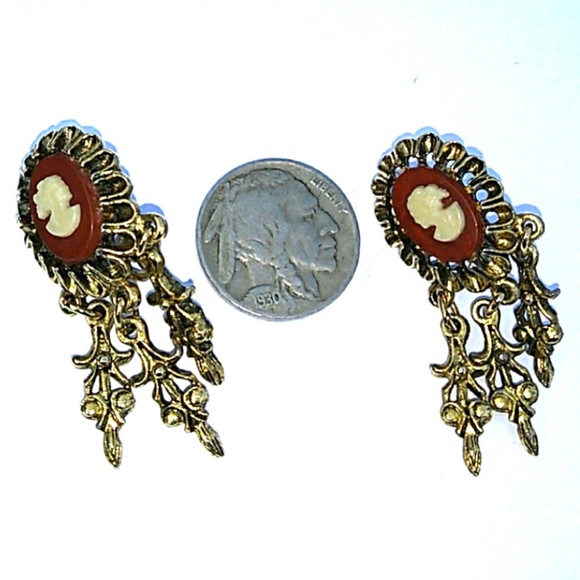 Mid-Century CELEBRITY Antiqued Gold Molded Cameo Clip On Dangle Earrings VINTAGE - Picture 3 of 8